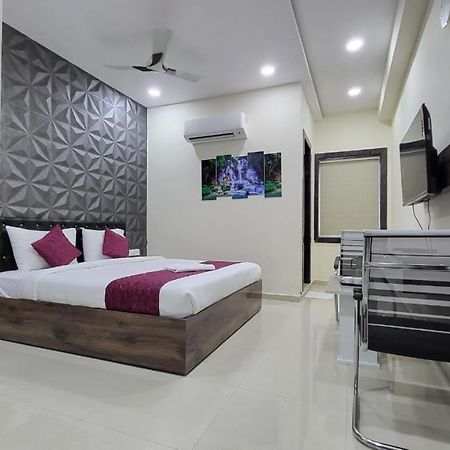 Hotel Vaishnavi Grand Mirialguda Exterior foto