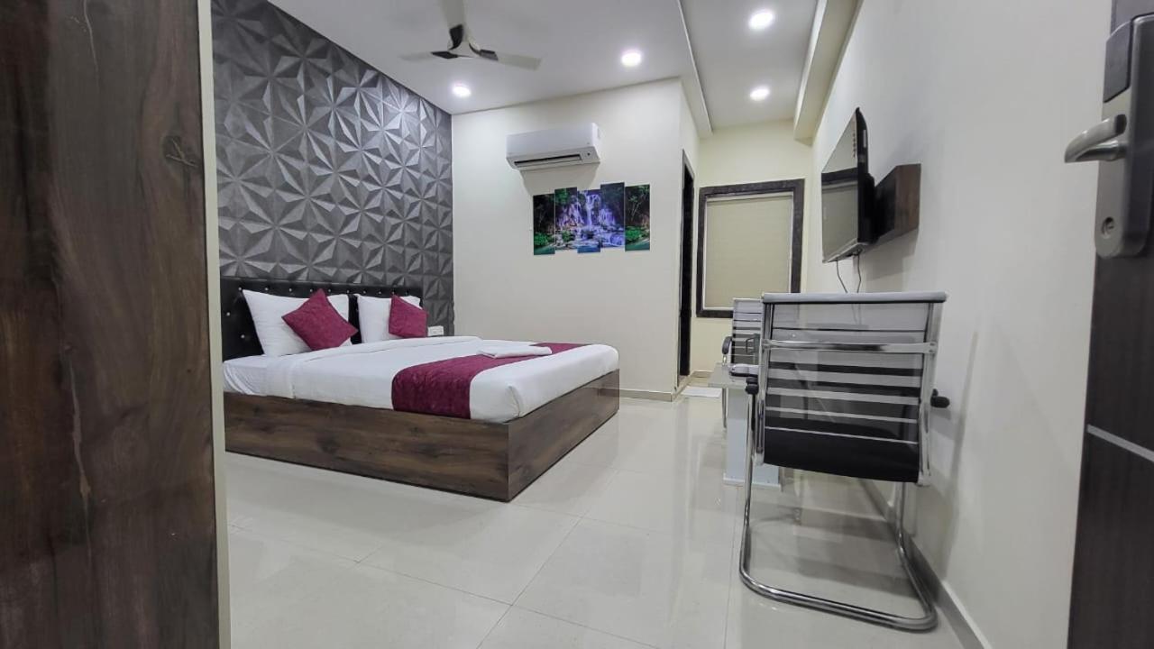 Hotel Vaishnavi Grand Mirialguda Exterior foto