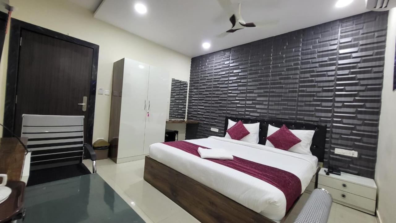 Hotel Vaishnavi Grand Mirialguda Exterior foto