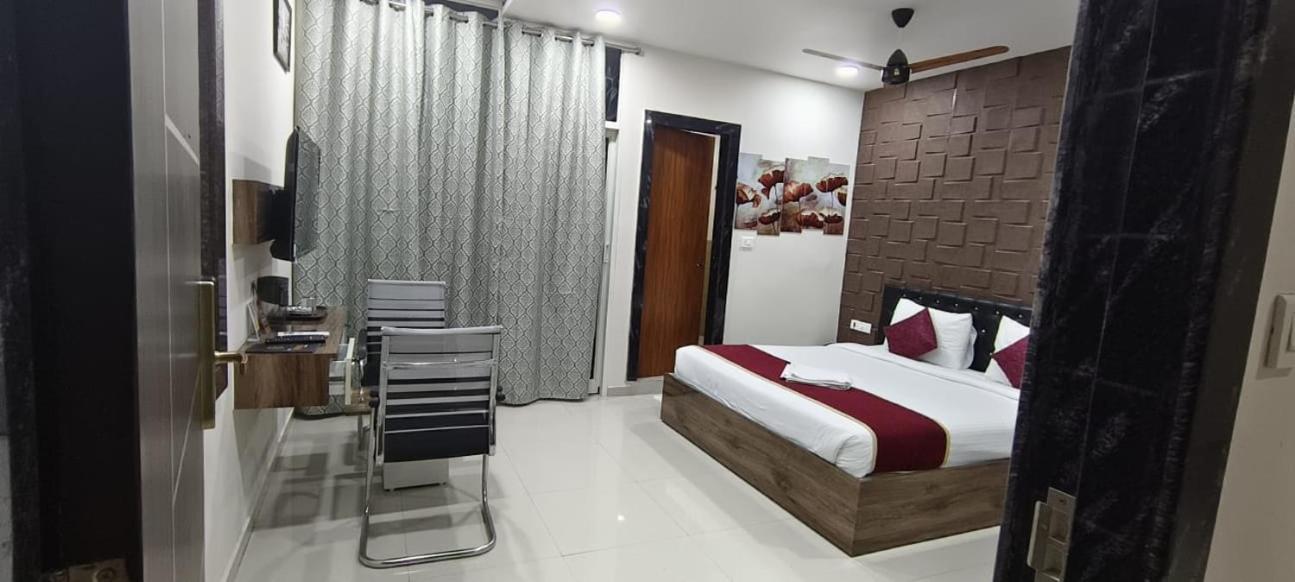 Hotel Vaishnavi Grand Mirialguda Exterior foto