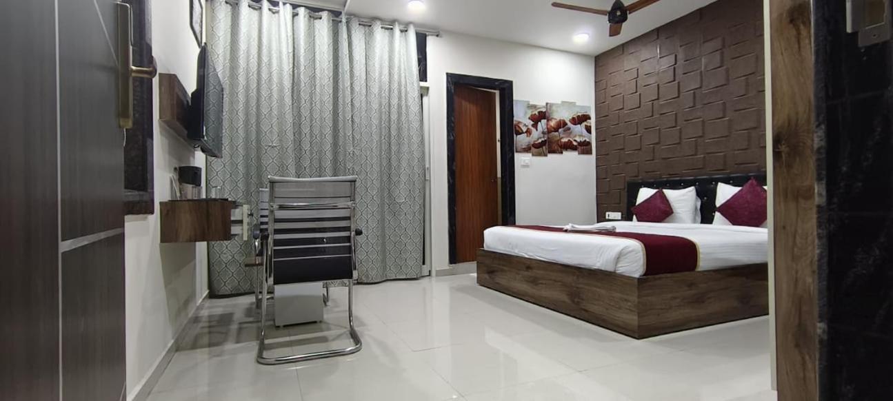 Hotel Vaishnavi Grand Mirialguda Exterior foto