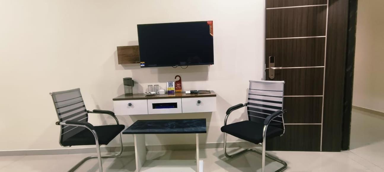 Hotel Vaishnavi Grand Mirialguda Exterior foto