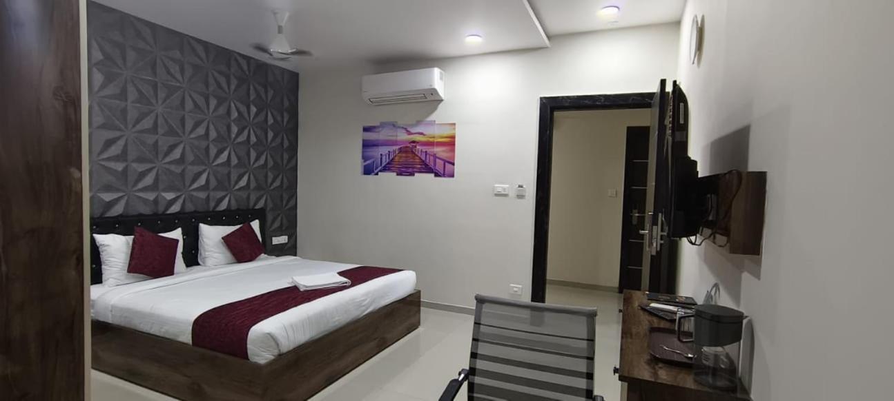 Hotel Vaishnavi Grand Mirialguda Exterior foto